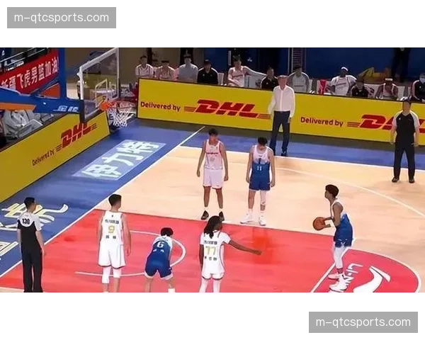 深圳客场104-96险胜新疆，史密斯45+15+14三双统治攻防